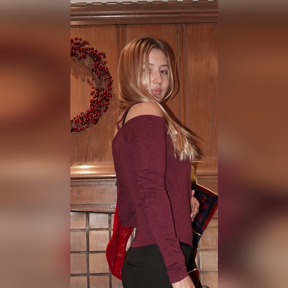 Leith Cold Shoulder Faux Wrap Top Burgundy Size Small - Picture 4 of 9